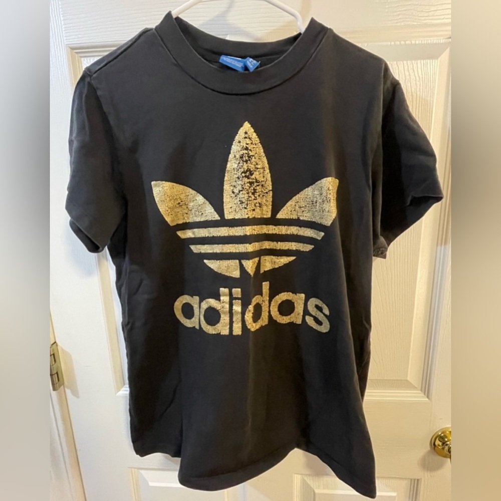 Adidas Black T-Shirt with distressed Gold Logo Size Small